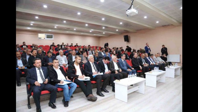 Van Büyükşehir Belediyesi, Çatak ve Bahçesaray'da mahalle muhtarları ile buluştu