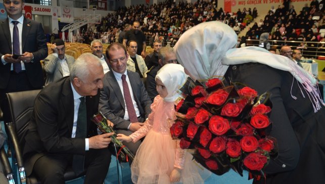 Muş'ta hafızlık eğitimini tamamlayan 300 öğrenci icazet aldı