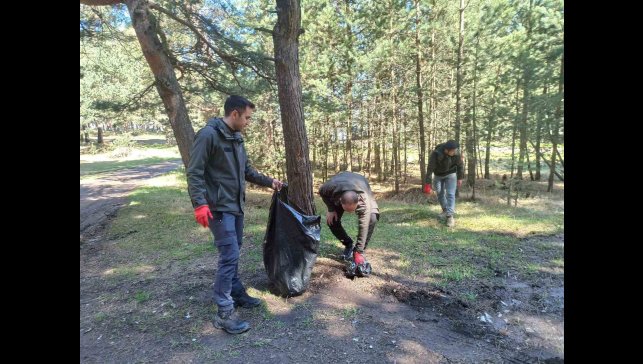Doğa Koruma ekipleri tabiat parkında temizlik yaptı