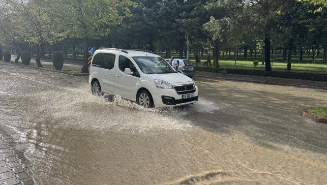 Elazığ'da sağanak etkili oldu