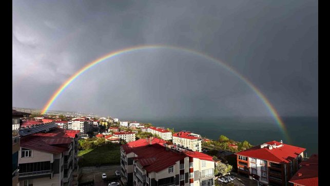 Van Gölü'nde gökkuşağı görsel şölen oluşturdu