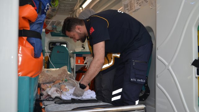 Muş'ta 7 aylık bebek ambulans uçakla Ankara'ya sevk edildi