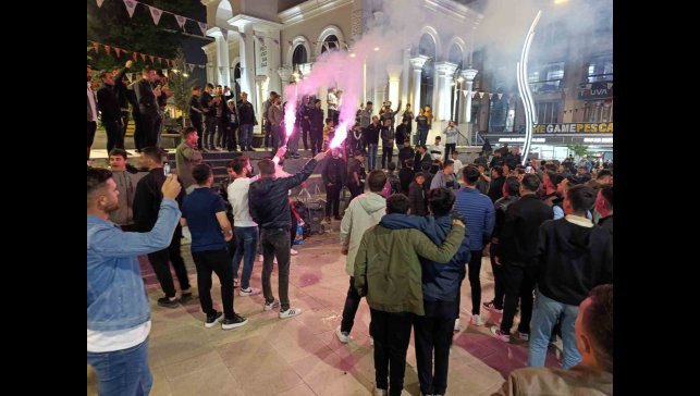 Vanspor FK taraftarının galibiyet coşkusu