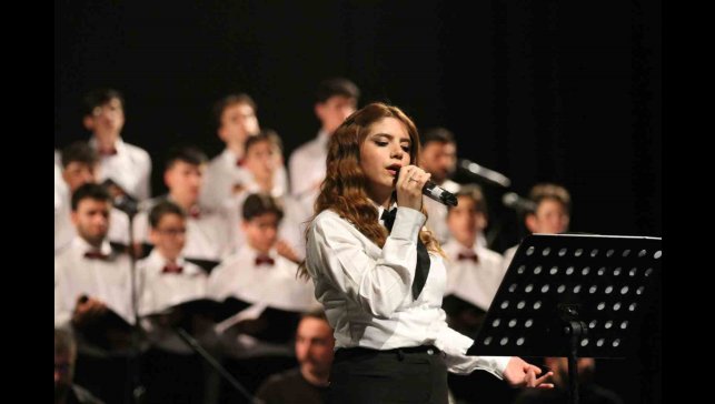 Fen Lisesi'nden türkü ve enstrüman dinletisi