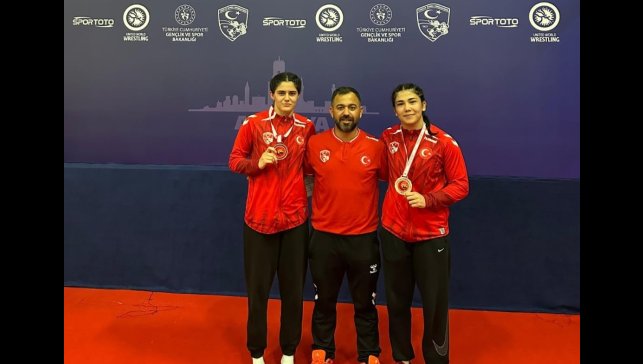 Erzincanlı güreşçiler altın ve bronz madalyanın sahibi oldu