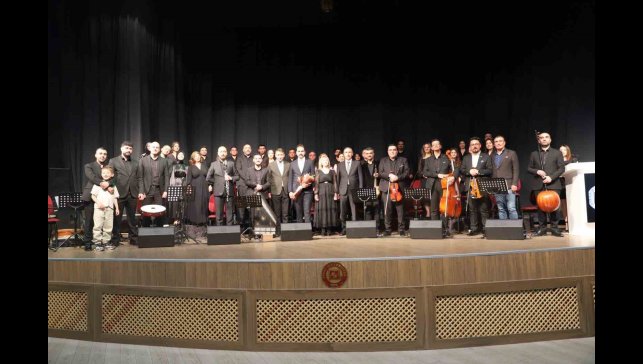 FÜ'de akademisyenler korosu sergilendi