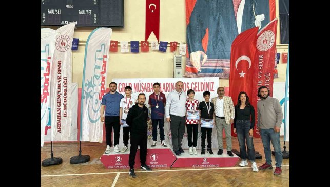 Bilek güreşinde İspir'in başarısı