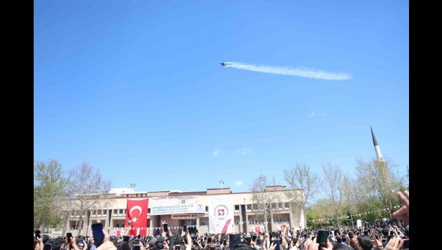 Elazığ'da SOLOTÜRK gösterisi nefes kesti