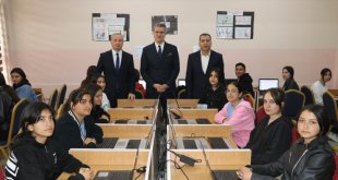 Ağrı'da lise öğrencileri için bilgisayar laboratuvarı kuruldu