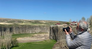 Fotoğrafın diliyle geçmişin izini arıyor