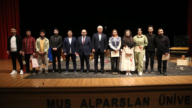 Muş'ta, Gazze'deki dramı anlatan "Meryem" oyunu sahnelendi