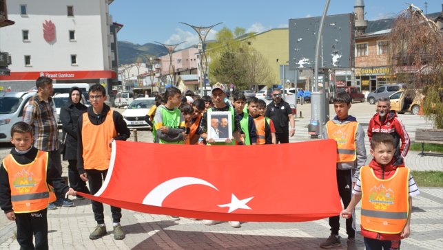 Bursa'daki otel yangınında hayatını kaybeden kayakçı Usta ailesi, Kars'ta anıldı