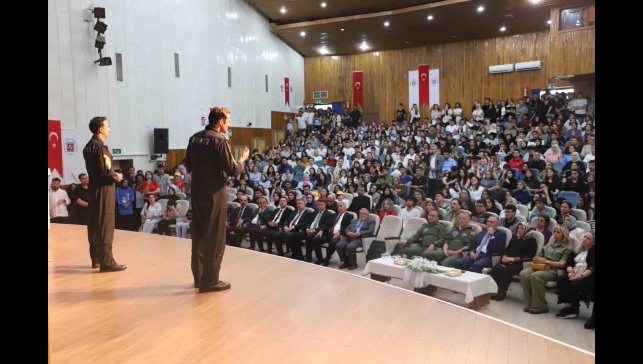 SOLOTÜRK ekibi öğrencilerle buluştu