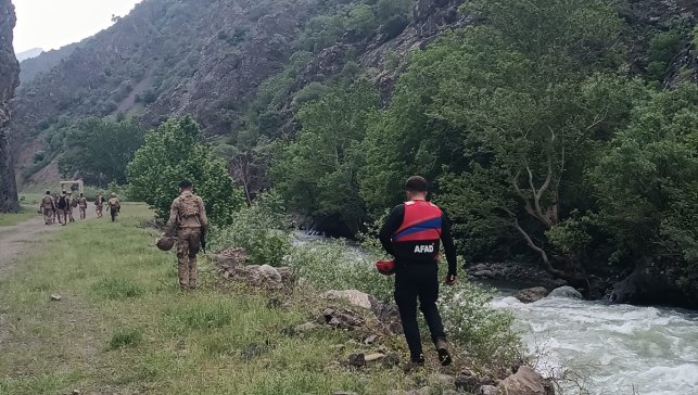 Hakkari'de derede kaybolan gencin bulunması için çalışma başlatıldı