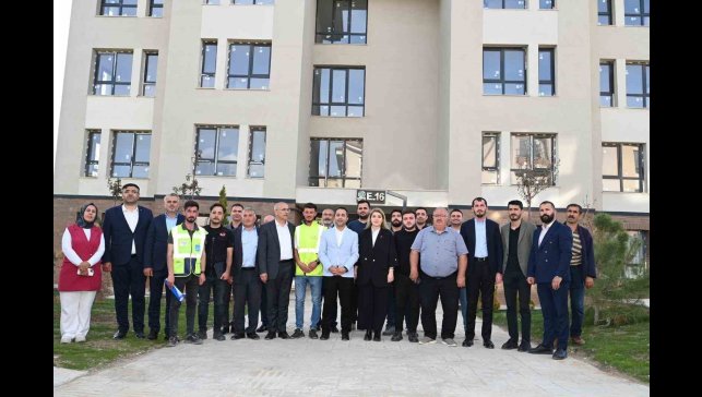 AK Parti heyeti, Doğanşehir'de deprem sonrası çalışmaları inceledi