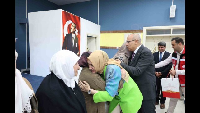 Ağrı'da Anneler Günü'ne özel anlamlı söyleşi programı düzenlendi