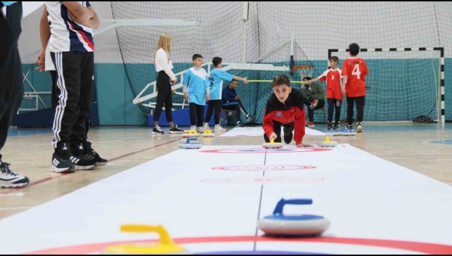 Elazığ'da 45 takım Floor Curling müsabakalarında buluştu
