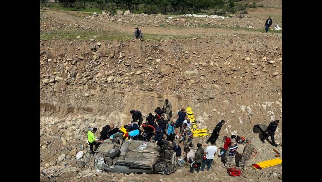 Bingöl'de otomobil dereye uçtu: 7 yaralı