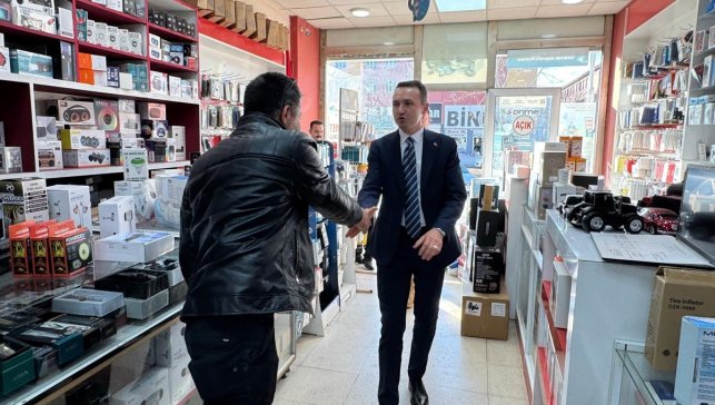 Çaldıran Kaymakamı Bakan esnaf ziyareti yaptı