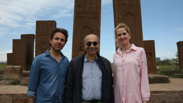 Sanatçılar, Bitlis'te tarihi mekanları ve doğal güzelliklerin bulunduğu alanları gezdi