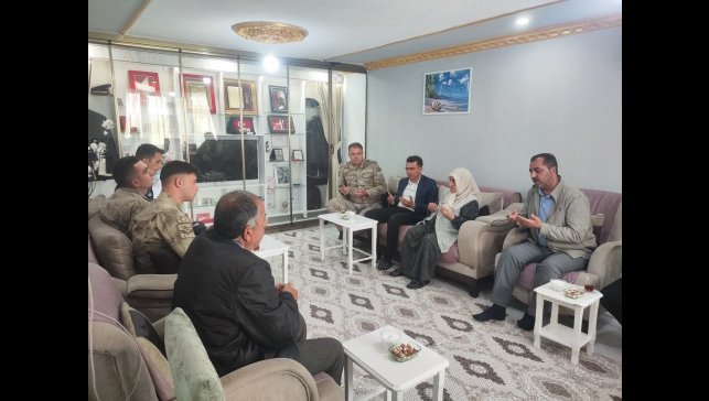 Tutak'ta Anneler gününde anlamlı ziyaret