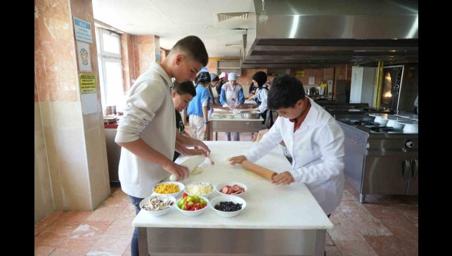 Muş'ta beceri atölyesi açıldı: Öğrenciler mesleklerle tanışıyor