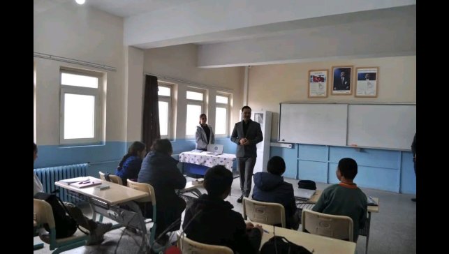 Kaymakam Demirtaş, öğretmen ve öğrencilerle buluştu