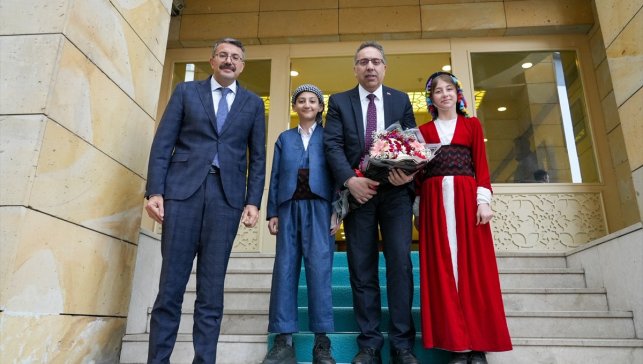 Tarım ve Orman Bakan Yardımcısı Gümen, Hakkari Valisi Çelik'i ziyaret etti