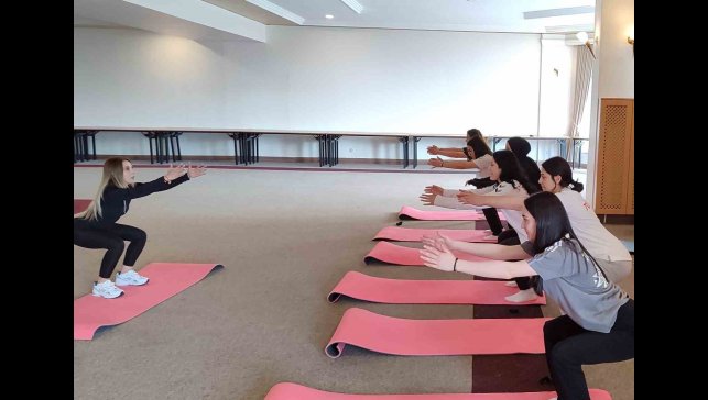 Curlingçiler doğru nefes alma ve pilates eğitimi