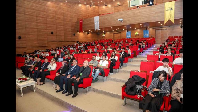 Öğrenciler 'Liseler Arası İklim Münazarası'nda fikirlerini savundu