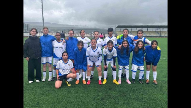 Erzincanlı kadın futbolcular Ardahan yolcusu