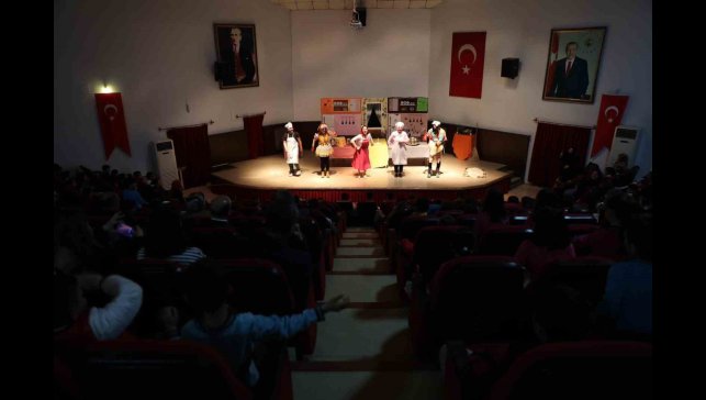 "Harikalar Mutfağı" isimli çocuk oyunu sahnelendi