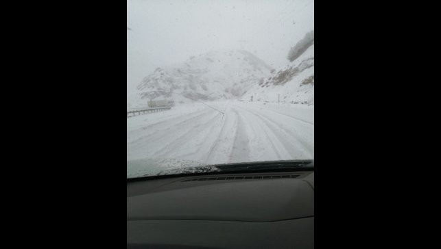 Bingöl'de mayıs ortasında kar sürprizi: Araçlar yolda kaldı