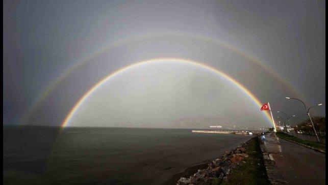 Van Gölü'nde çift gökkuşağı hayranlık uyandırdı