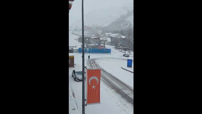 Palandöken Kayak Merkezi beyaza büründü