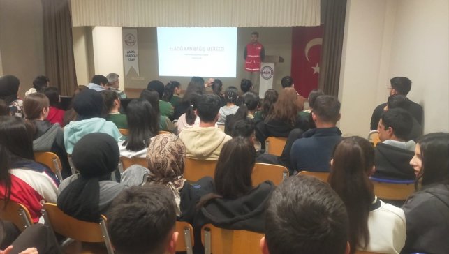 Baskil'de öğrencilere kan bağışı eğitimi verildi