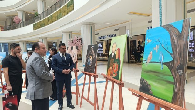 Erzurum'da lise öğrencilerinin "Aile Temalı" ödüllü resimleri sergilendi