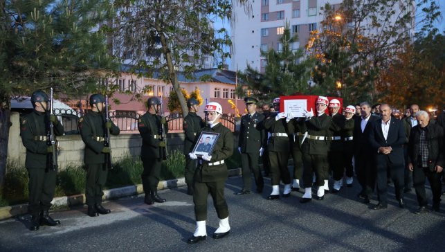 Pençe-Kilit Harekatı bölgesinde şehit olan Piyade Uzman Çavuş Karadağ'ın naaşı, Muş'a getirildi