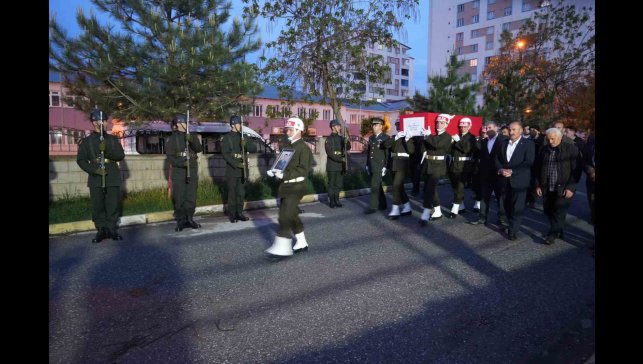 Pençe-Kilit Harekatı bölgesinde şehit olan Uzman Çavuş Mesut Karadağ'ın naaşı Muş'a getirildi