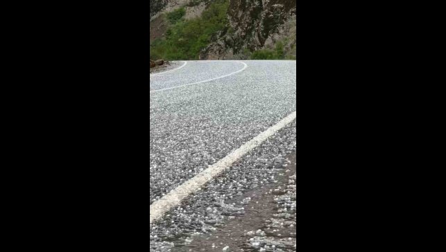 Doski Vadisi'nde misket büyüklüğünde dolu yağdı