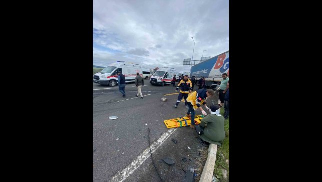 Kars'ta trafik kazası: 2'si ağır 4 yaralı