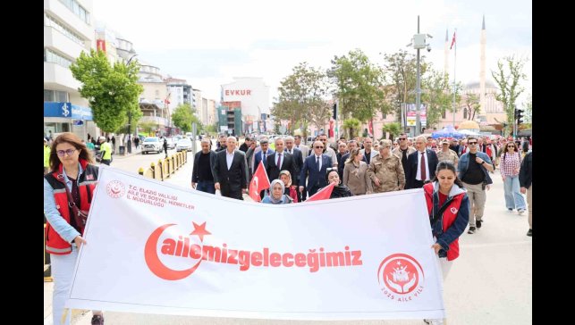 Elazığ'da 'Aile Yılı' yürüyüşü