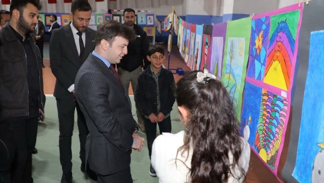 Başkale'de "Karma Resim ve STEAM Çalışmaları Sergisi" düzenlendi