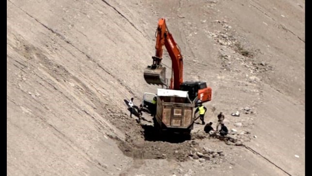 Tunceli'de kamyon şarampole yuvarlandı: 1 yaralı