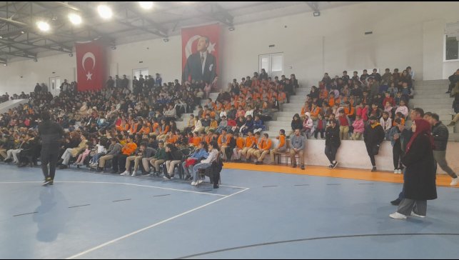 Vagon Sahne Akyaka'da çocuklarla buluştu