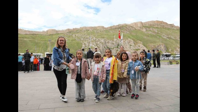 Van Büyükşehir Belediyesinden öğrencilere müze gezisi