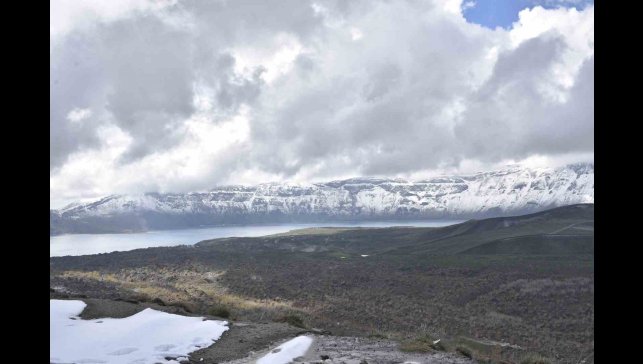 Bitlis'te yüksek kesimlere kar yağdı