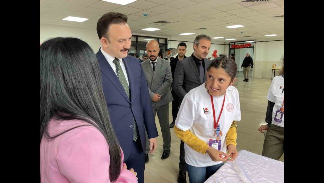 Malazgirt'te özel öğrencilerden "TÜBİTAK 4006 Bilim Fuarı"