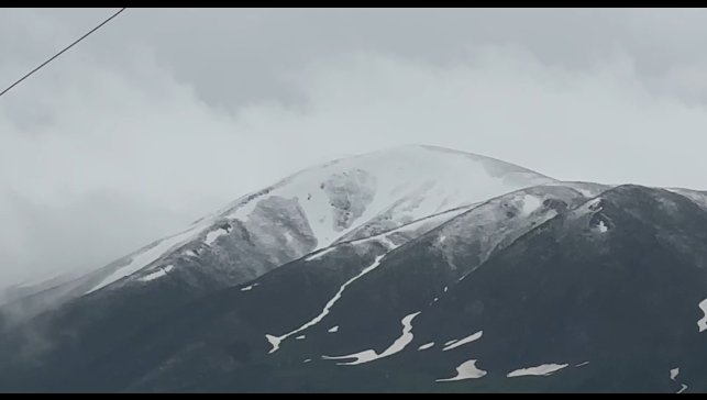 Yüksekova'da sağanak ve kar yağışı etkili oldu