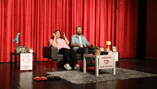 Erciş'te "Ruh Öküzüm" adlı tiyatro oyunu sahnelendi